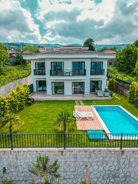 listing card gallery