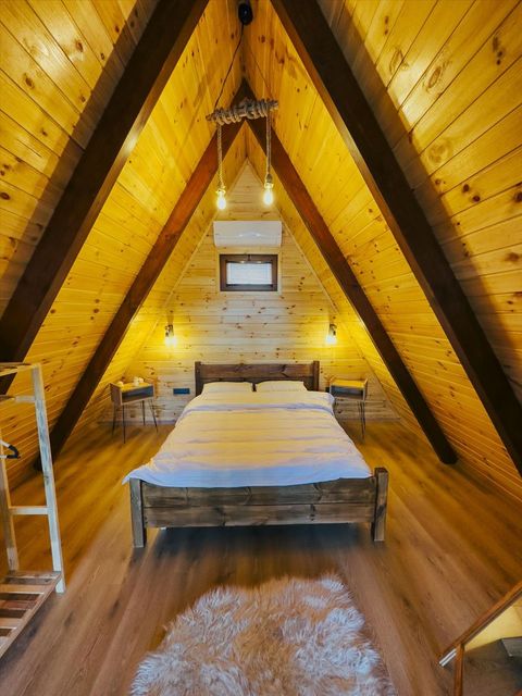 listing card gallery