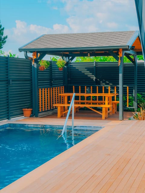 listing card gallery