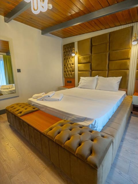 listing card gallery