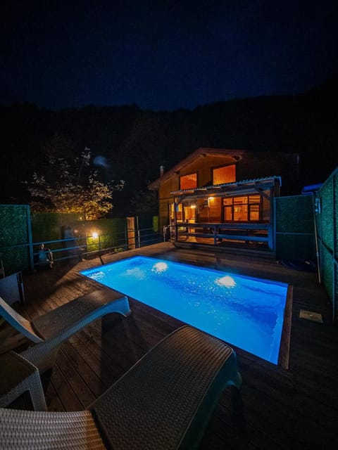 listing card gallery