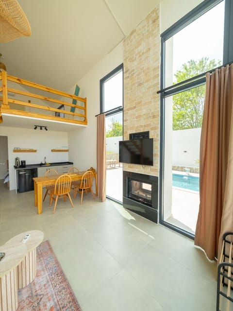 listing card gallery