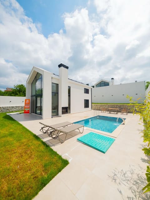 listing card gallery