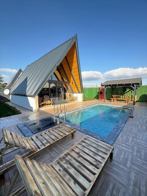 listing card gallery