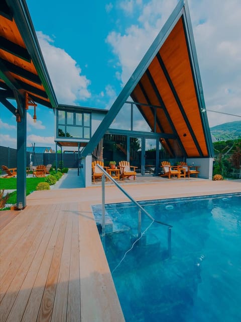 listing card gallery