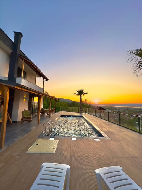 listing card gallery