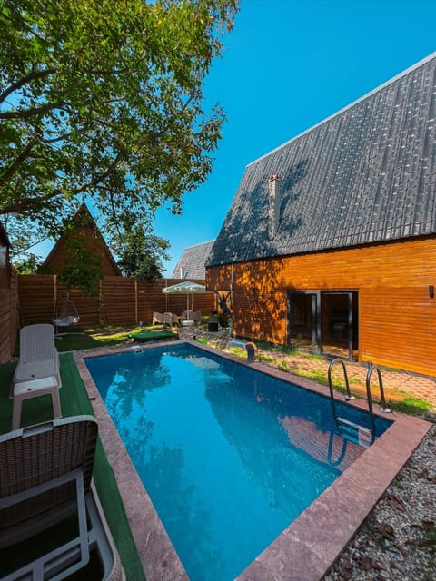 listing card gallery