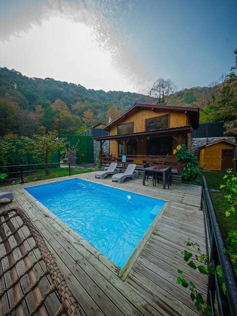 listing card gallery