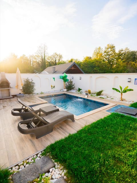 listing card gallery