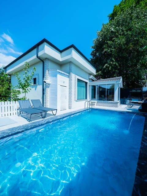 listing card gallery