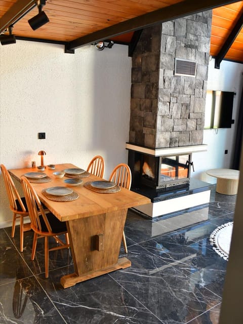 listing card gallery