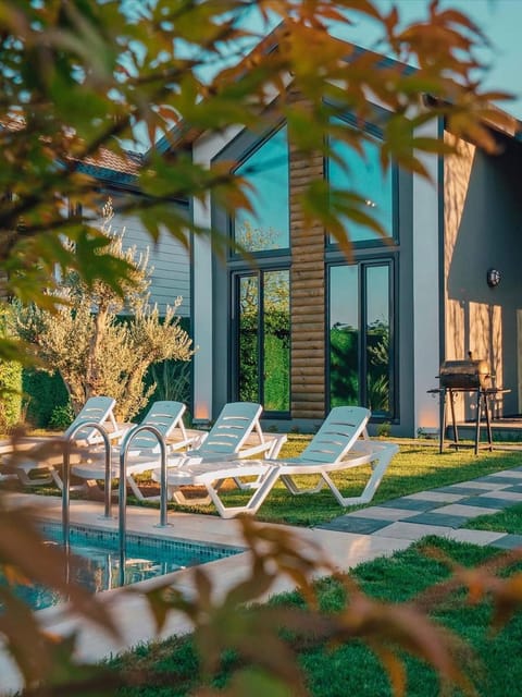 listing card gallery