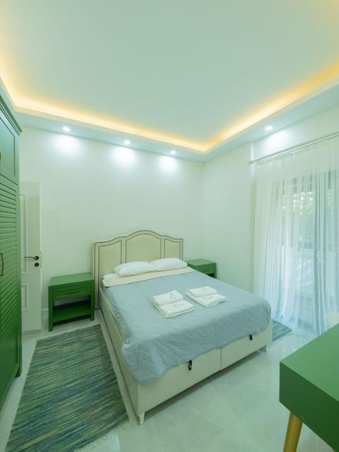 listing card gallery