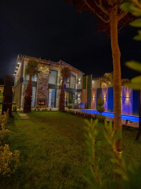 listing card gallery