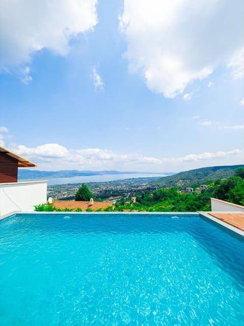 listing card gallery