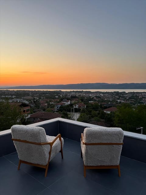 listing card gallery