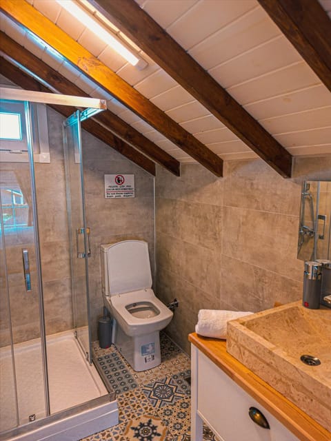 listing card gallery