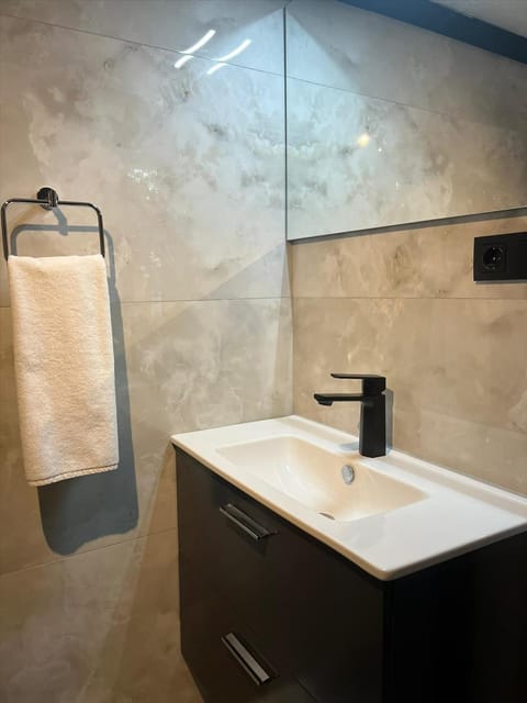 listing card gallery