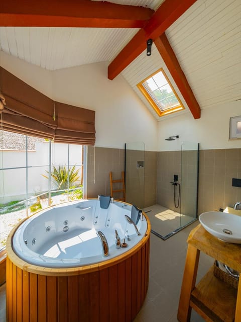 listing card gallery