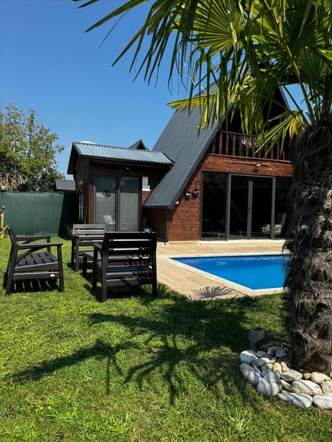 listing card gallery