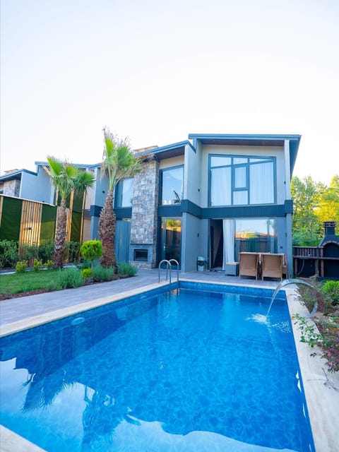 listing card gallery