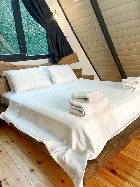 listing card gallery