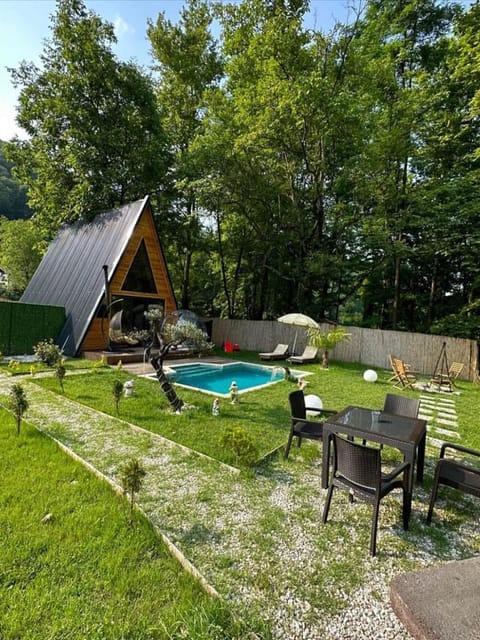 listing card gallery