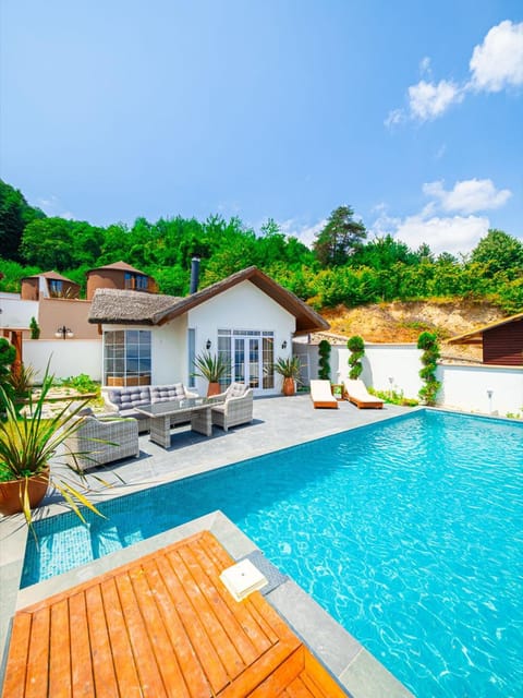 listing card gallery