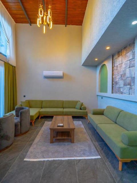 listing card gallery