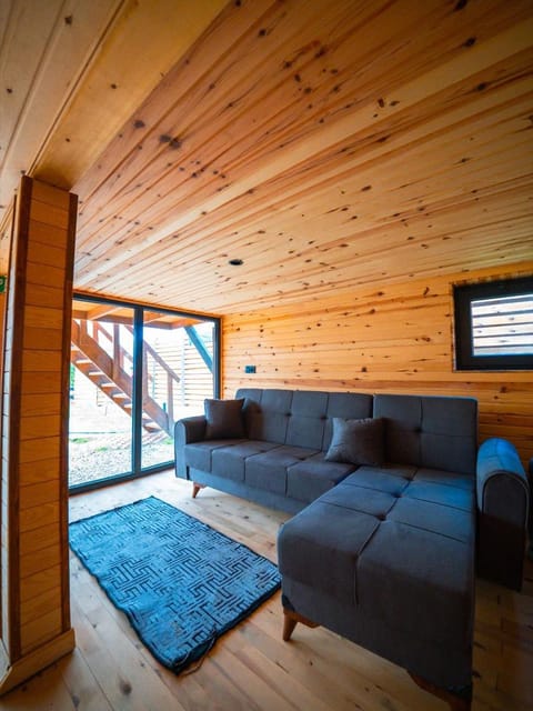 listing card gallery