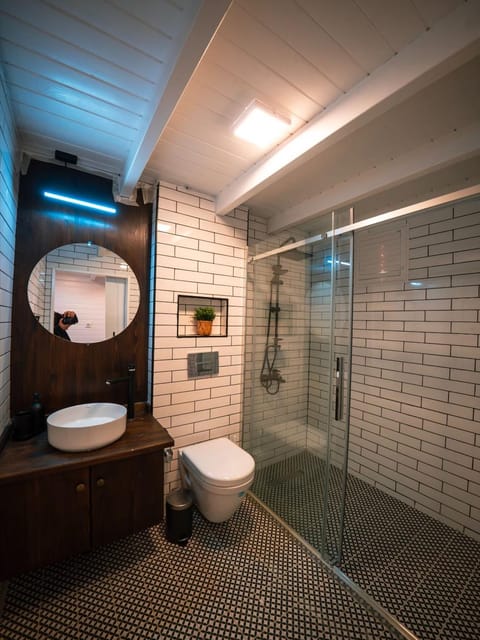 listing card gallery