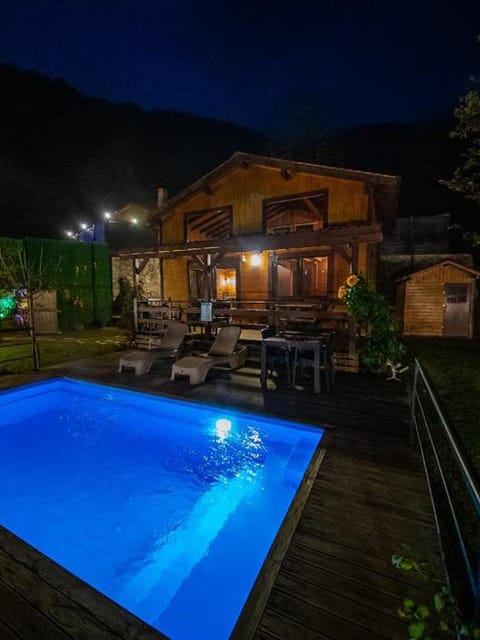 listing card gallery