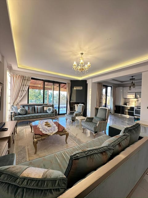 listing card gallery